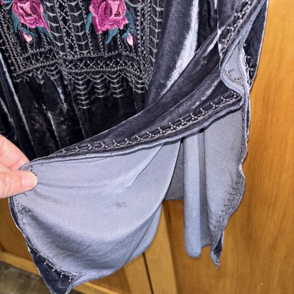 Johnny Was Tilda Tunic Top Velvet Gray Floral Embroidered Poncho Boho M V Neck - Picture 6 of 11